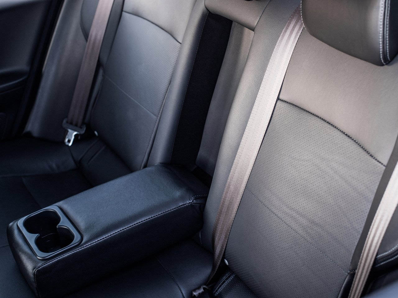 Mitsubishi Lancer Interior نمای داخلی میتسوبیشی لنسر